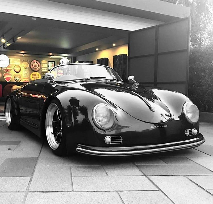 Porsche CAR IN BLACK Romano Pisciotti